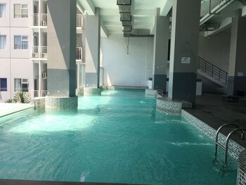 well apointed 1br apartment at easton park residence jatinangor