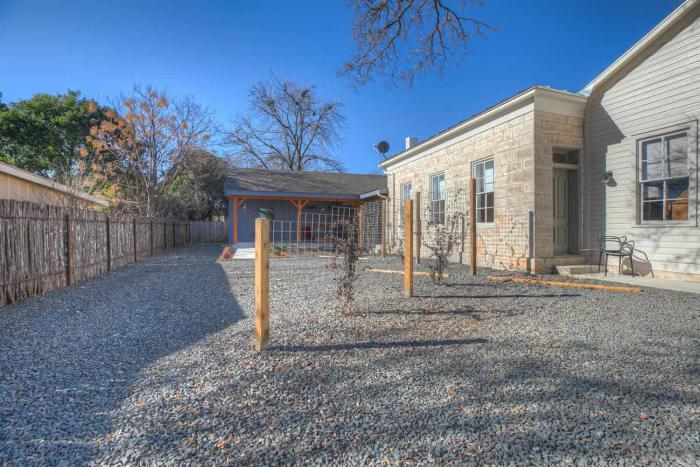 new luxurious home 1blk to main w firepit