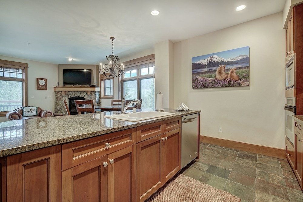 luxurious 2 br in river run village featuring ski in ski out no cleaning fees 2 bedroom condo by redawning