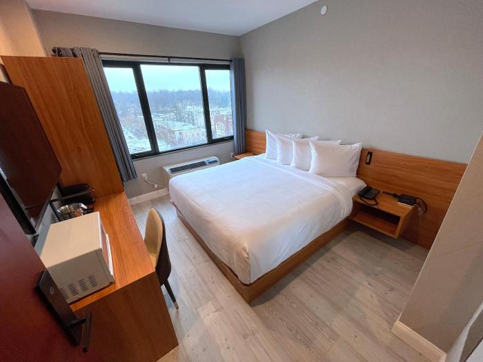 liberty view brooklyn hotel