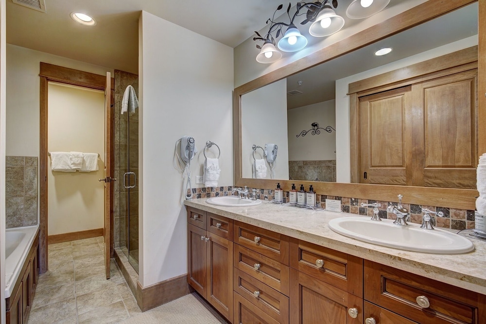 luxurious 1 br in river run village with ski in ski out 1 bedroom condo by redawning