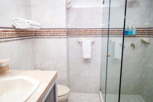 solar hotel casa laureles