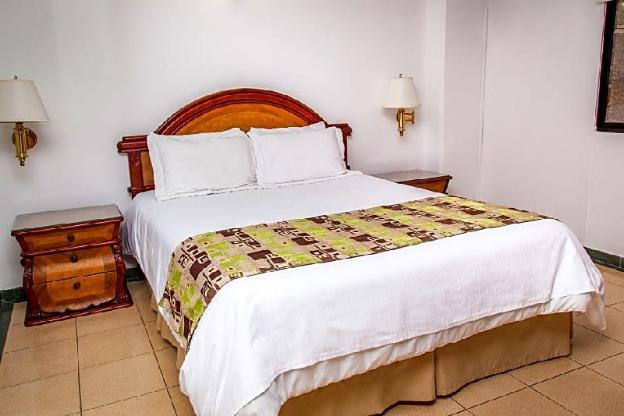 solar hotel casa laureles