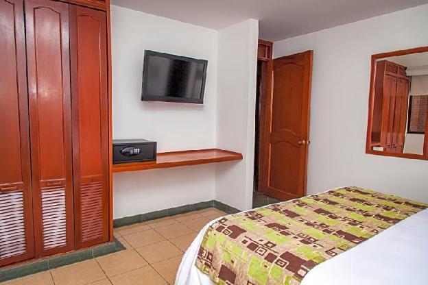 solar hotel casa laureles