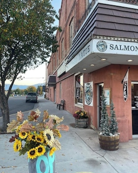 salmon river inn
