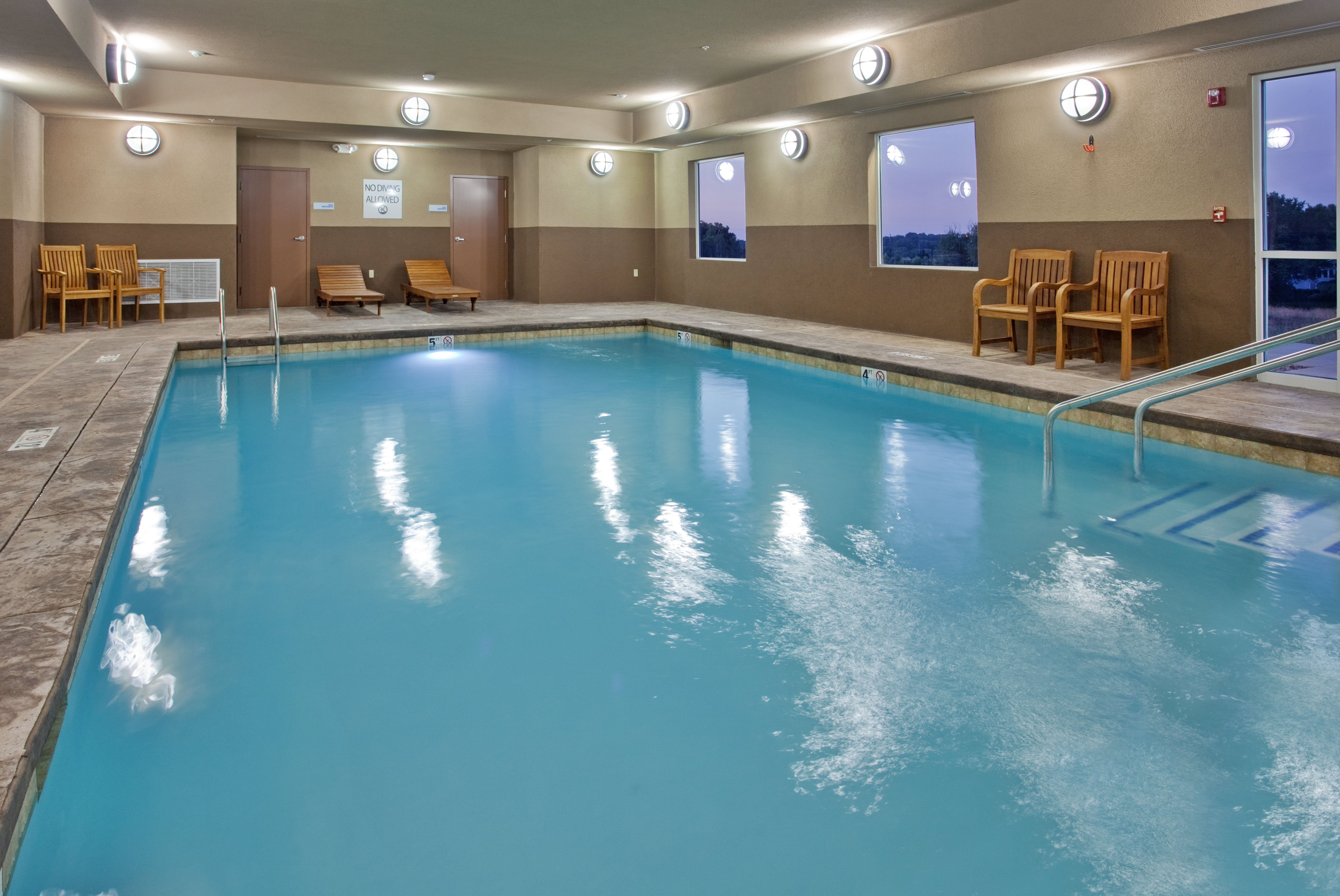 holiday inn express hotel and suites st joseph by ihg