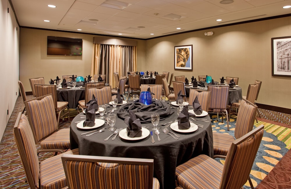 holiday inn express hotel and suites st joseph by ihg