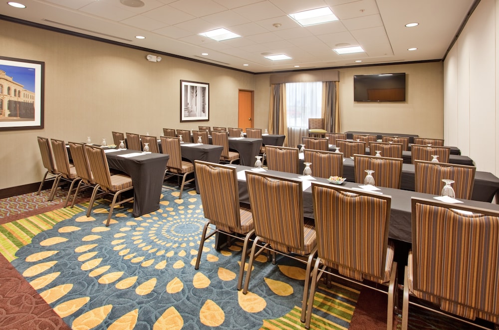 holiday inn express hotel and suites st joseph by ihg