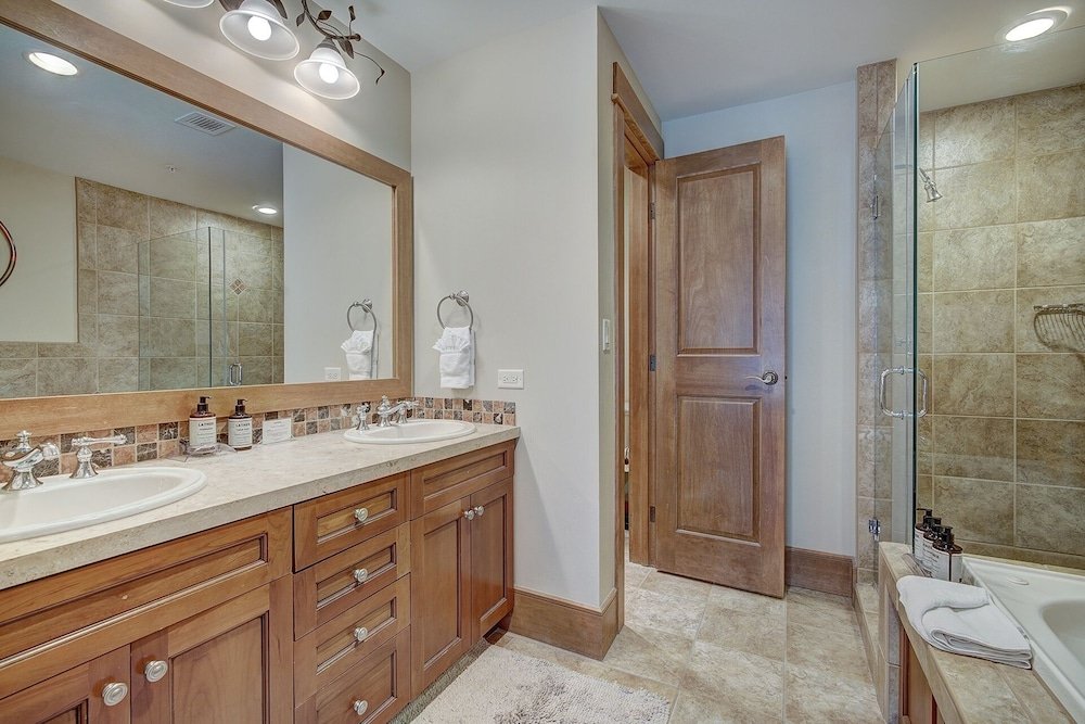 luxurious 2 br in river run village with ski in ski out no cleaning fee 2 bedroom condo by redawning