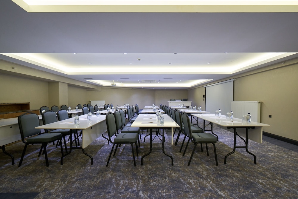 nova vista deluxe and suites a member of radisson individuals