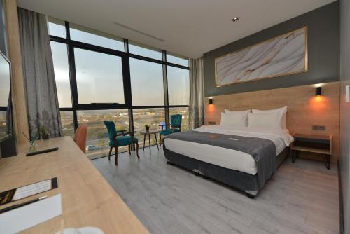 mills hotel