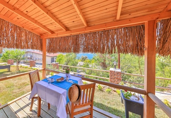 almond bungalow hotel
