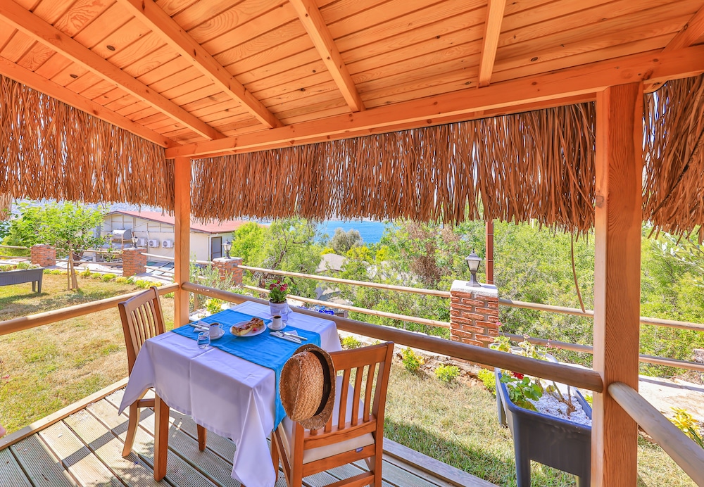 almond bungalow hotel