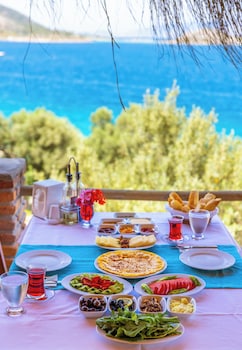 almond bungalow hotel