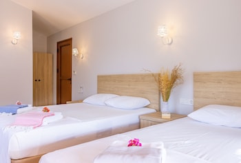 almond bungalow hotel