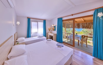 almond bungalow hotel