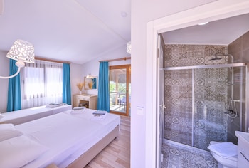 almond bungalow hotel