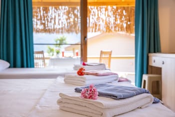 almond bungalow hotel