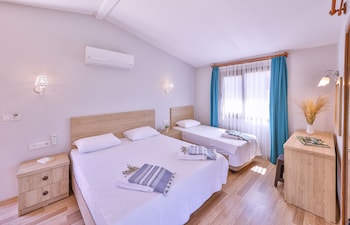 almond bungalow hotel