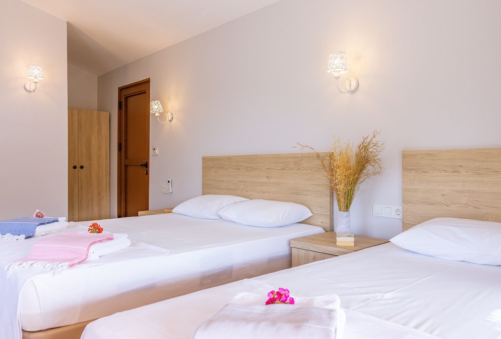 almond bungalow hotel