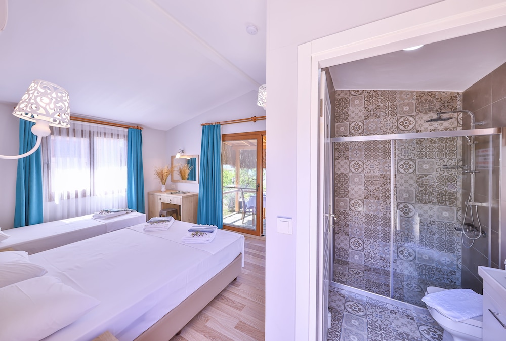 almond bungalow hotel