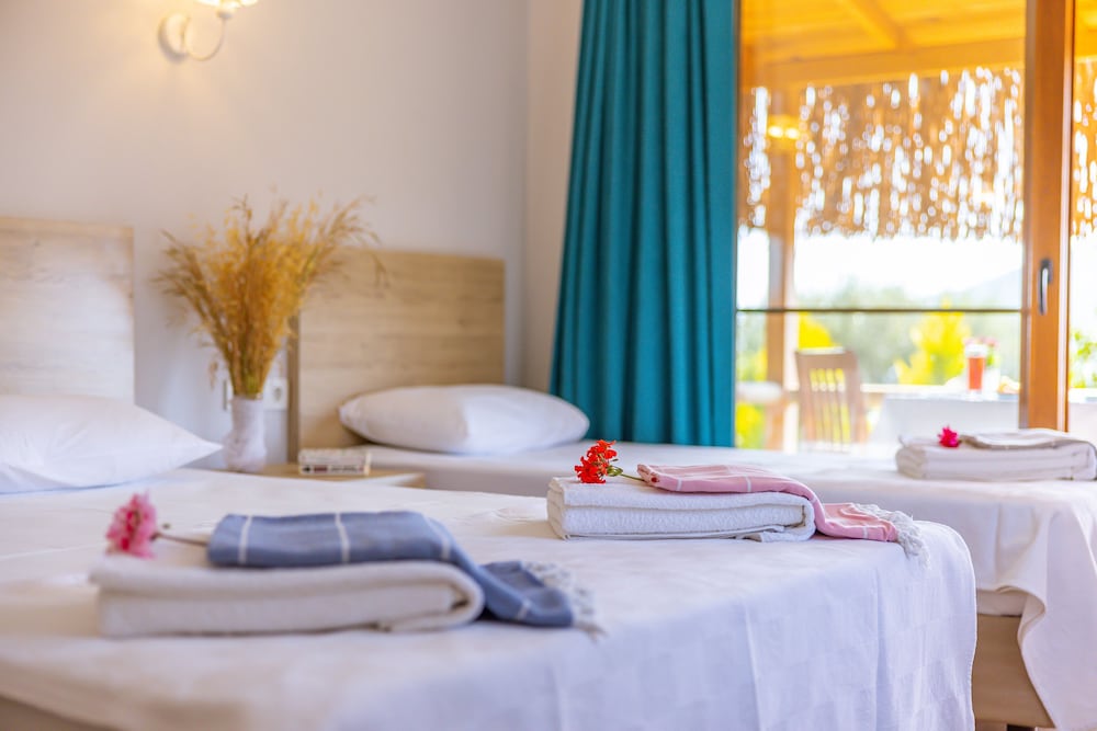 almond bungalow hotel