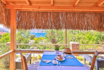 almond bungalow hotel