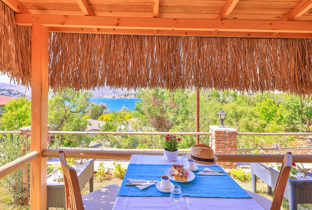 almond bungalow hotel