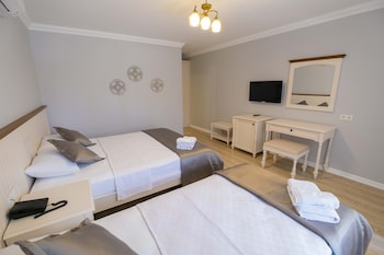 icarus hotel