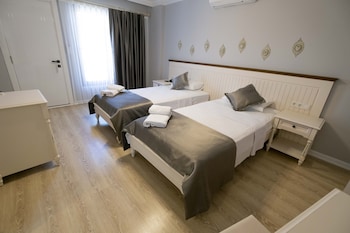 icarus hotel