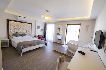 icarus hotel