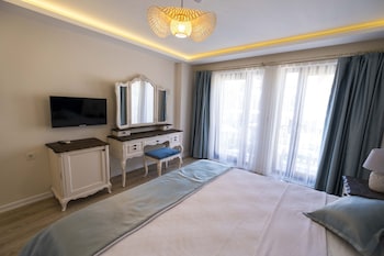 icarus hotel