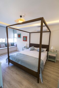 icarus hotel