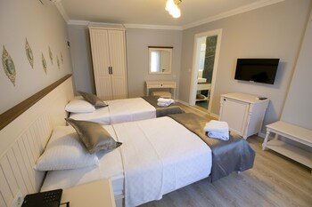 icarus hotel