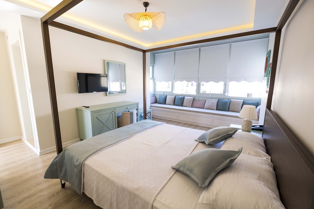 icarus hotel
