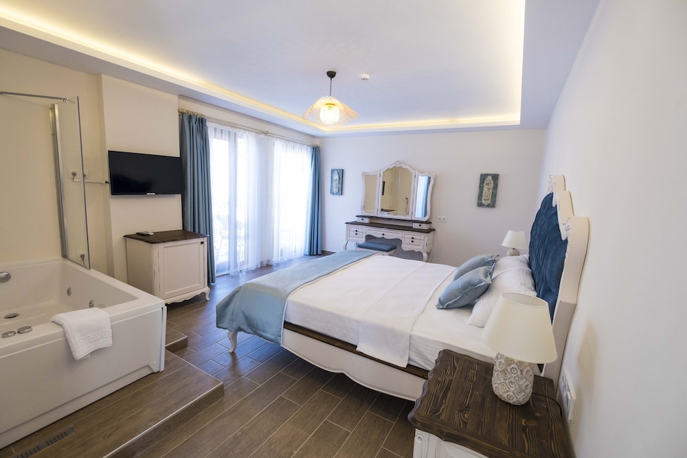icarus hotel