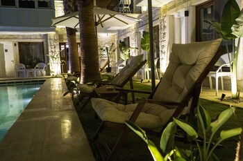 icarus hotel