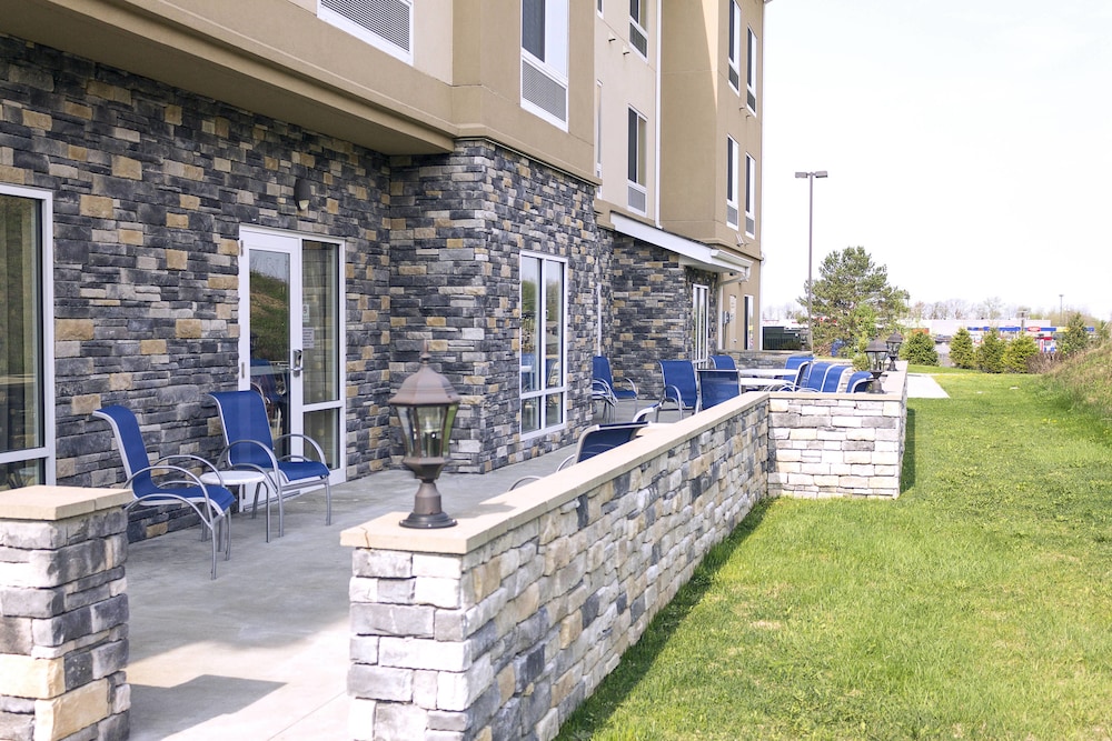 Fairfield Inn & Suites By Marriott Slippery Rock,Grove City>>Butler,3 star