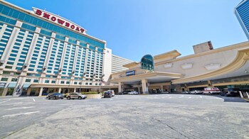cozysuites at showboat