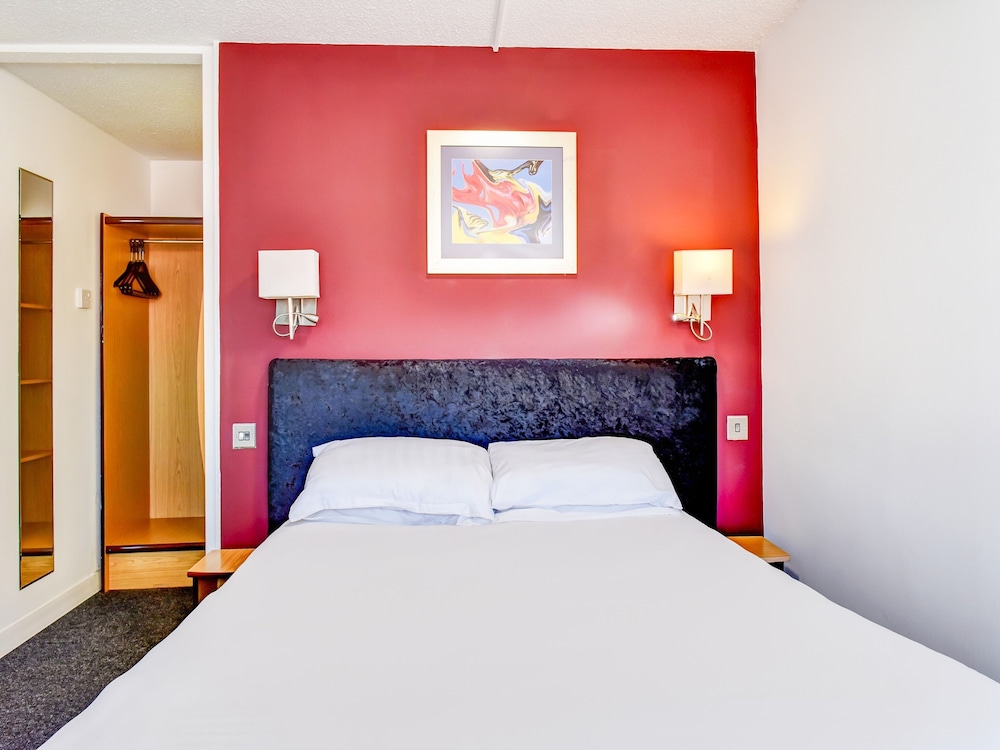 the hotel rafiya redditch