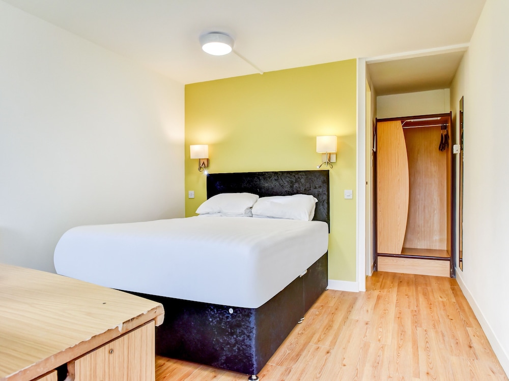 the hotel rafiya redditch