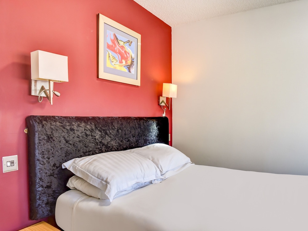 the hotel rafiya redditch