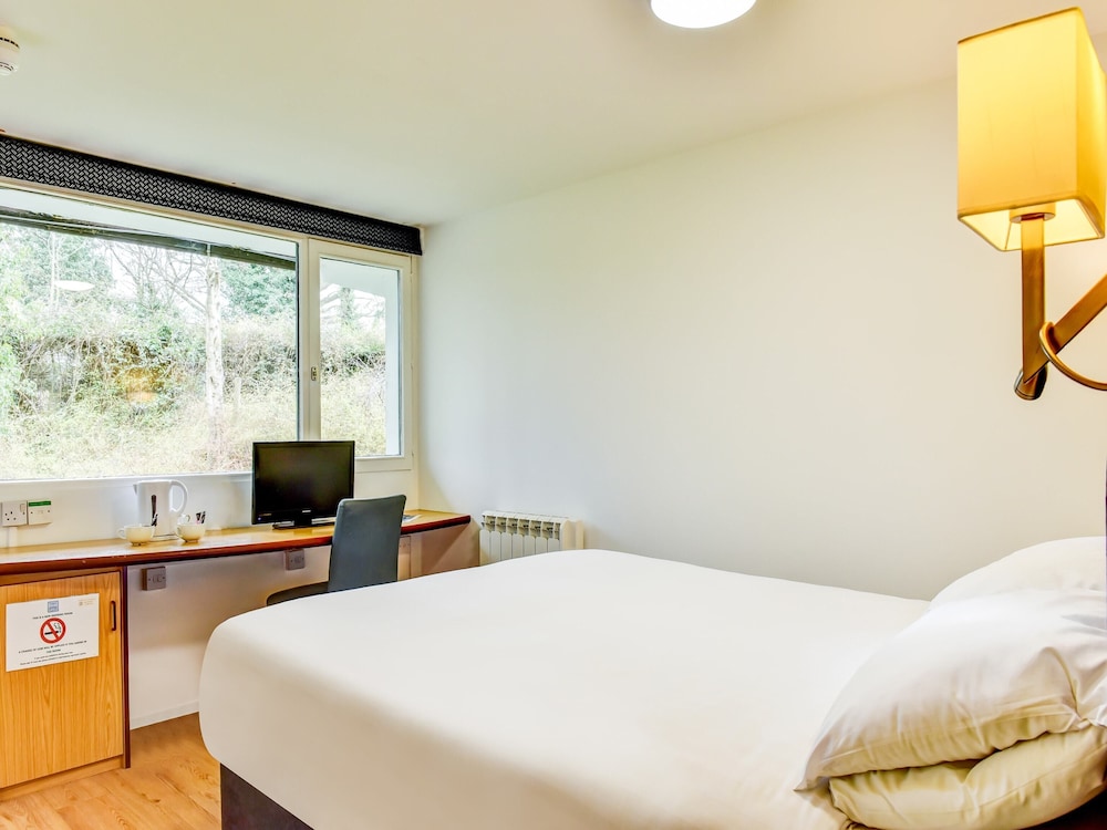 the hotel rafiya redditch