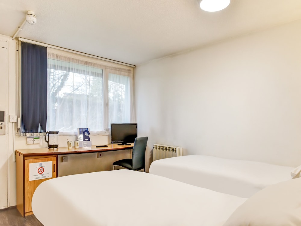 the hotel rafiya redditch