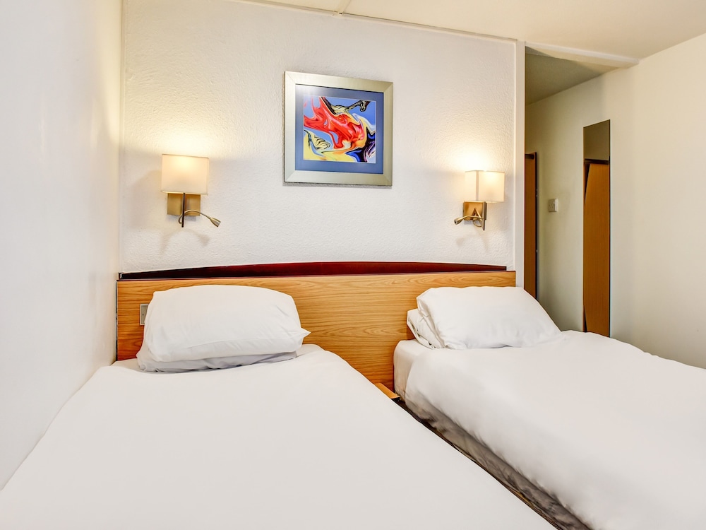 the hotel rafiya redditch