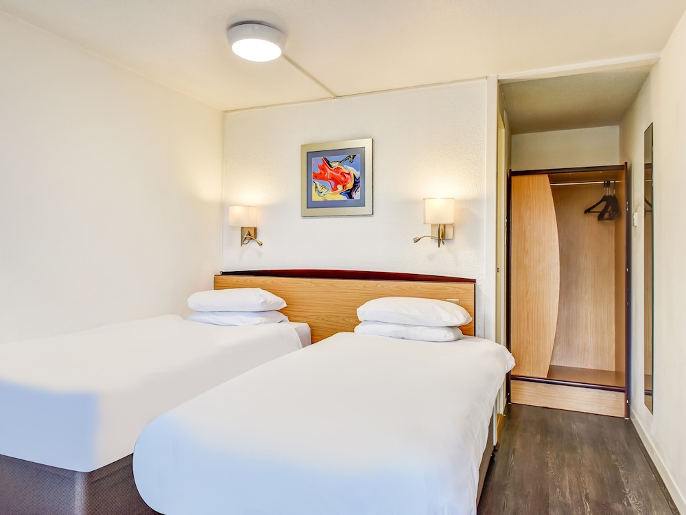 the hotel rafiya redditch