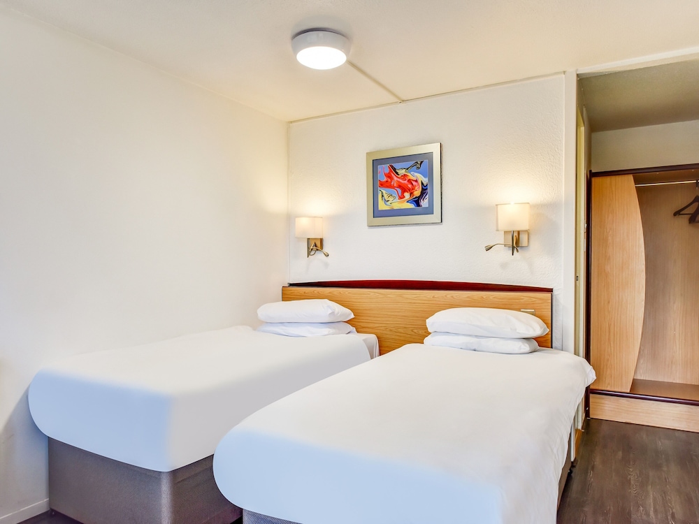 the hotel rafiya redditch