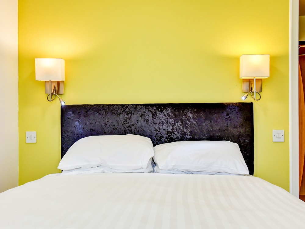 the hotel rafiya redditch