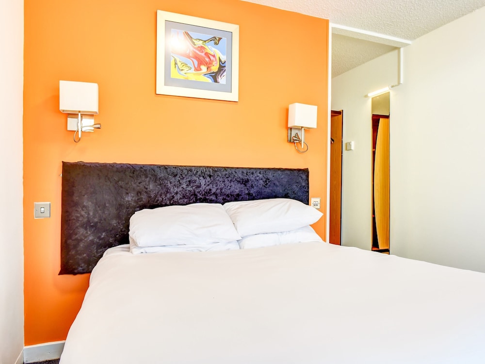 the hotel rafiya redditch