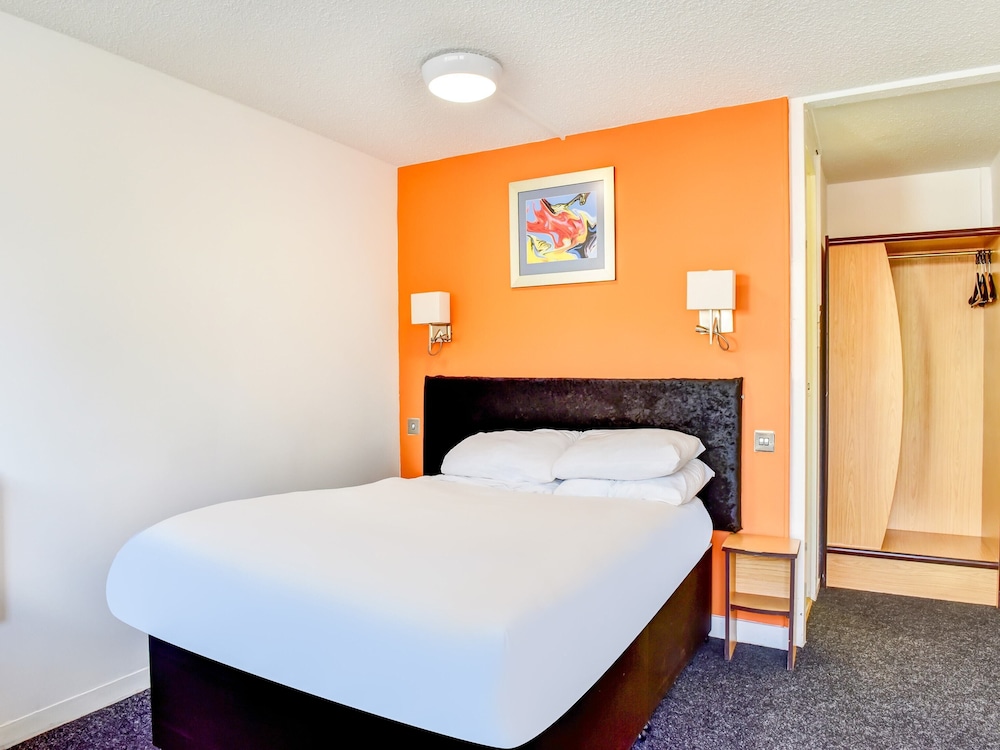 the hotel rafiya redditch